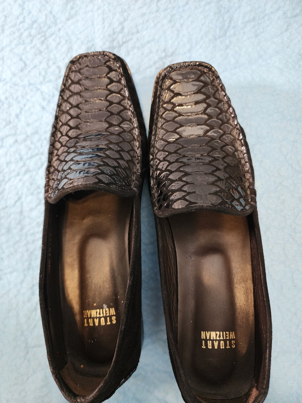 Stuart Weitzman Unisex Black Textured Loafers